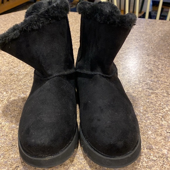 Sketchers Black Boots WITH FLAWS 7 Price is Firm FLAWED - Picture 16 of 17